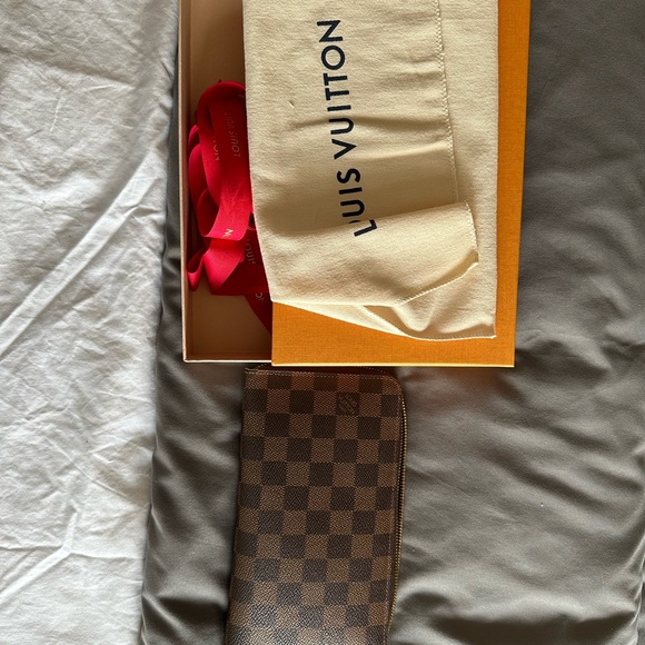 Luis Vuitton wallet - Picture 2 of 4